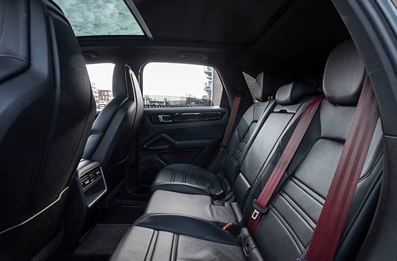 Porsche Cayenne S 19 of 22