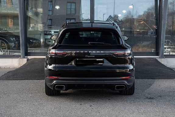 Porsche Cayenne S 3 of 22