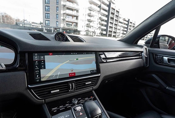 Porsche Cayenne S 15 of 22