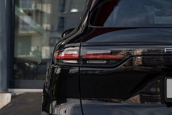Porsche Cayenne S 7 of 22