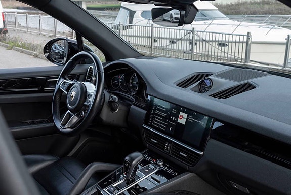 Porsche Cayenne S 9 of 22