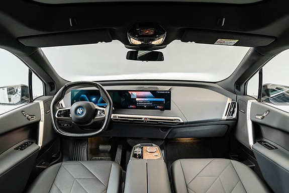 BMW iX 18 of 26