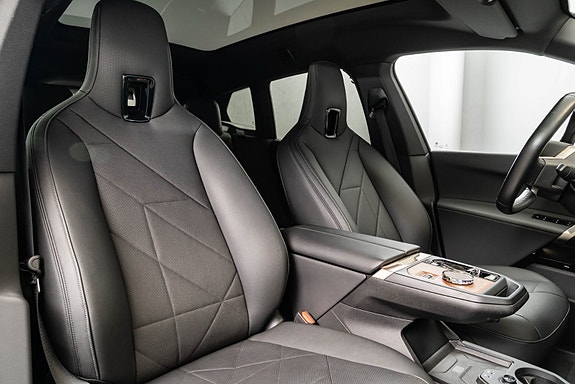 BMW iX 23 of 26