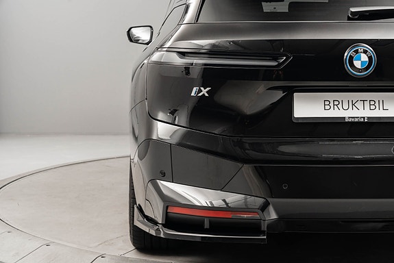 BMW iX 8 of 26