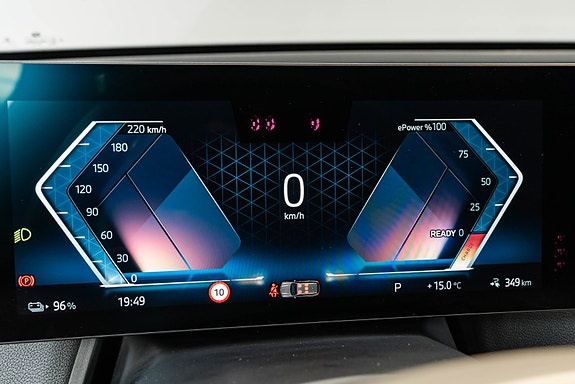 BMW iX 21 of 26