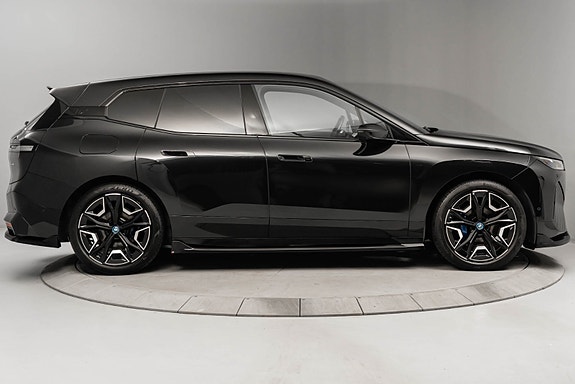 BMW iX 5 of 26