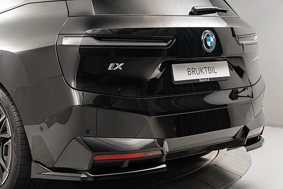 BMW iX 9 of 26