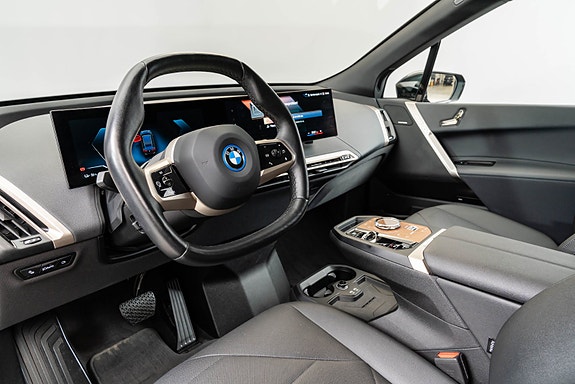 BMW iX 13 of 26
