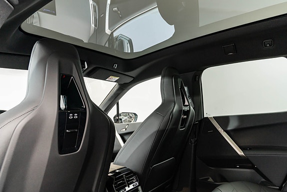 BMW iX 24 of 26