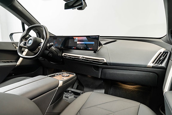 BMW iX 22 of 26