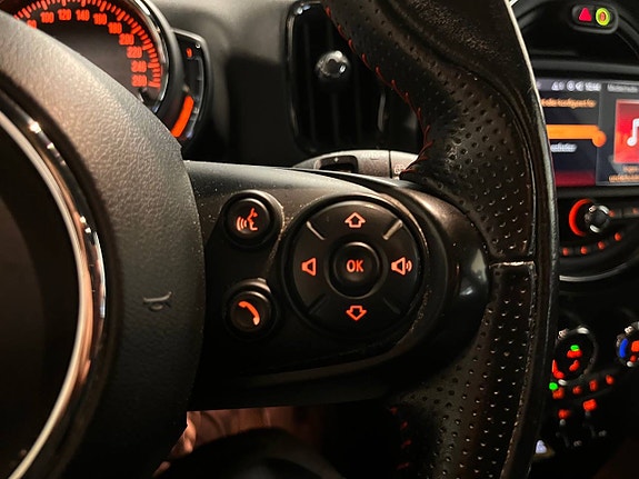 MINI Countryman-Serie 15 of 30