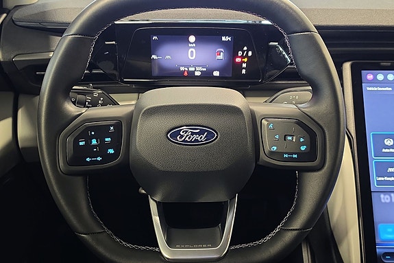Ford Explorer 17 of 25