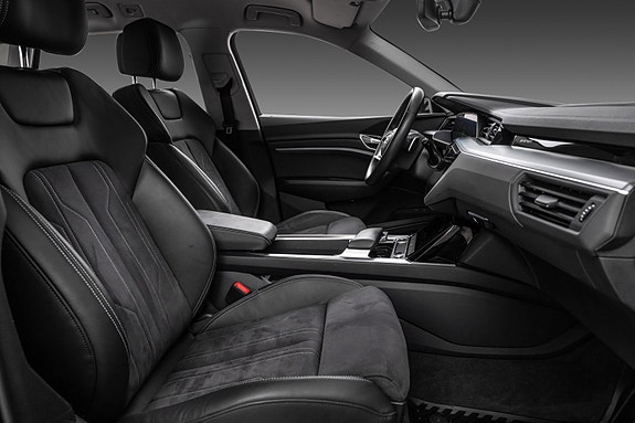 Audi Q8 e-tron 13 of 30
