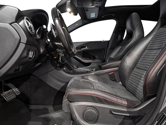 Mercedes-Benz CLA200 14 of 24