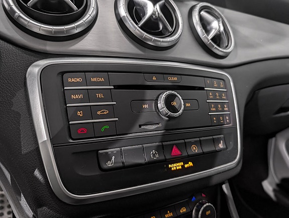 Mercedes-Benz CLA200 16 of 24