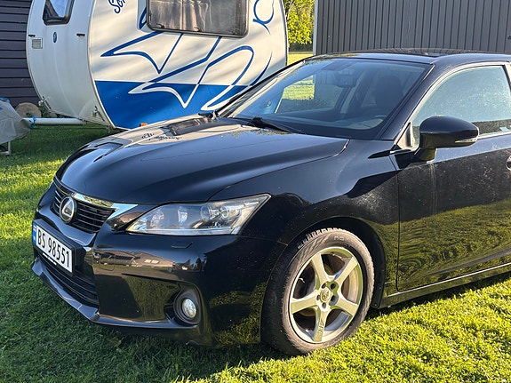 Lexus CT200h 3 of 11