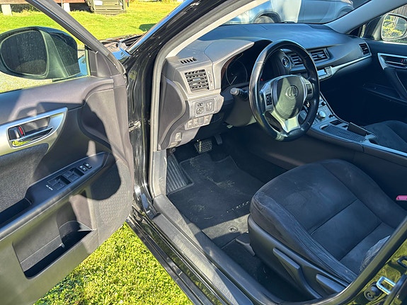 Lexus CT200h 7 of 11