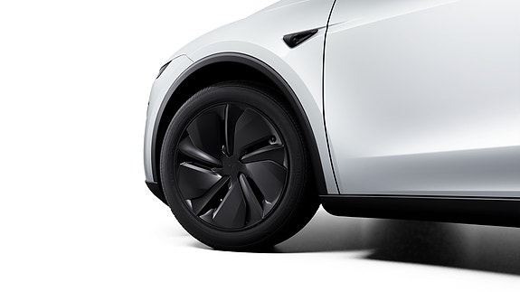 Tesla Model Y 4 of 6