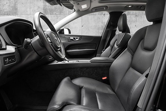Volvo XC60 10 of 29