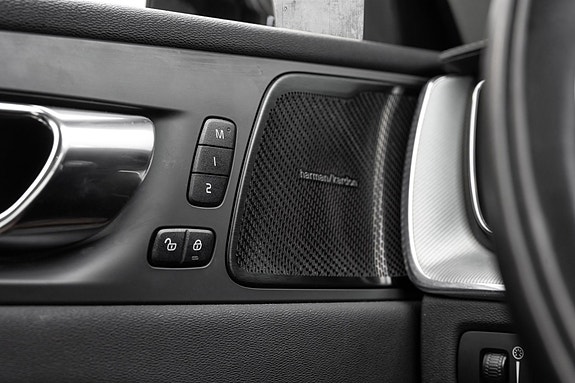 Volvo XC60 15 of 29