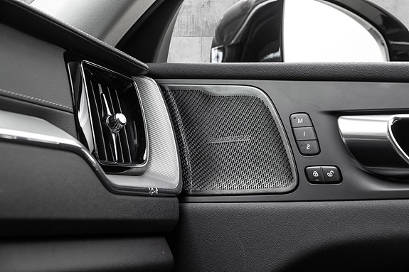 Volvo XC60 14 of 29