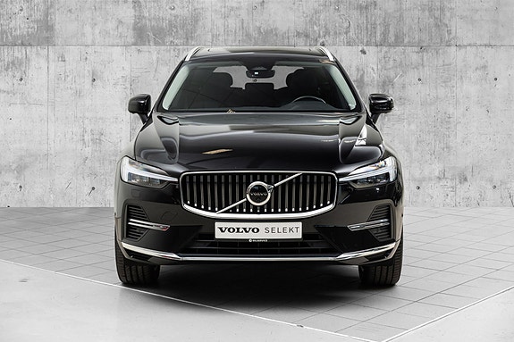 Volvo XC60 2 of 29