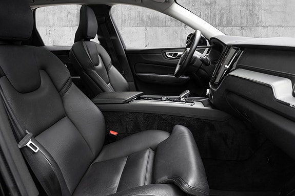 Volvo XC60 27 of 29