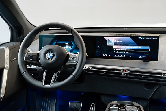 BMW iX 24 of 30
