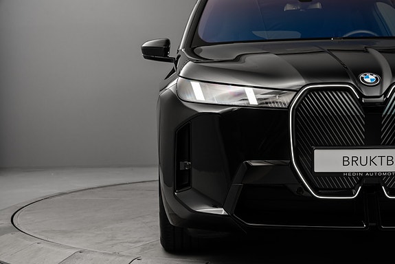 BMW iX 9 of 30