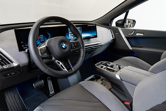 BMW iX 12 of 30