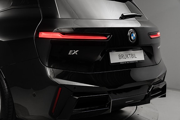 BMW iX 8 of 30