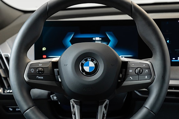 BMW iX 27 of 30