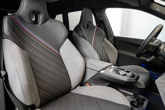 BMW iX 28 of 30