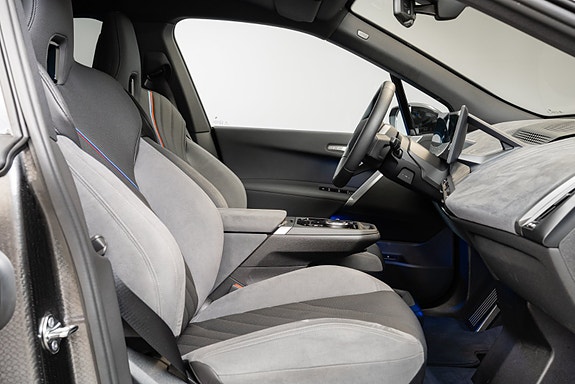 BMW iX 29 of 30