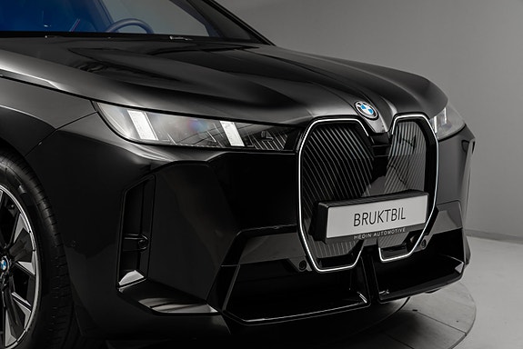 BMW iX 10 of 30