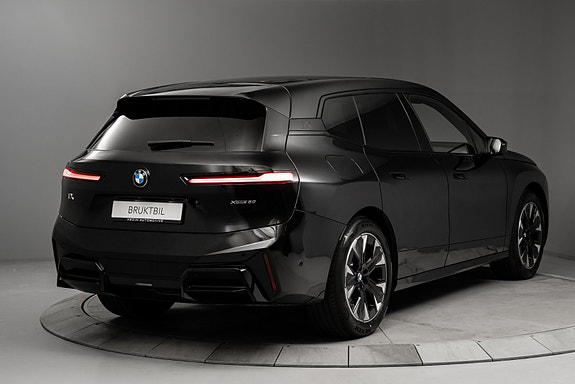 BMW iX 4 of 30