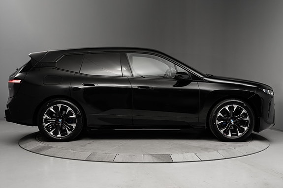 BMW iX 5 of 30