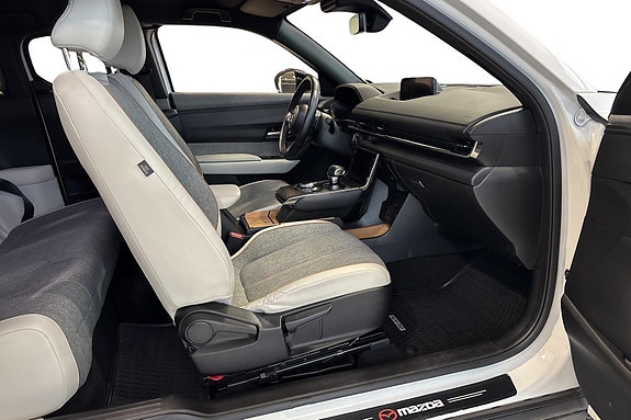 Mazda MX-30 23 of 24