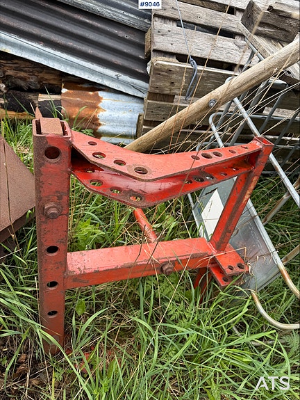 Rundballspyd og enkel skuffe til traktor 3 of 6