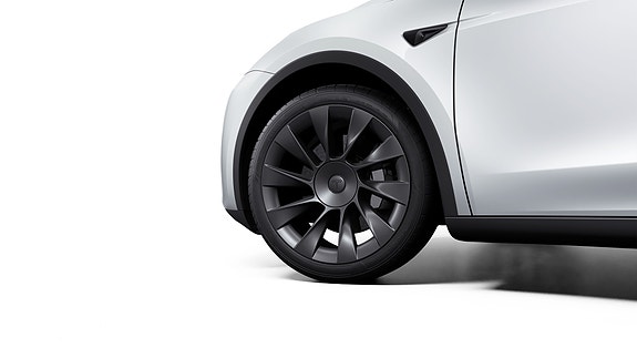 Tesla Model Y 4 of 5