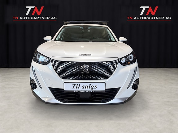 Peugeot e-2008 3 of 23