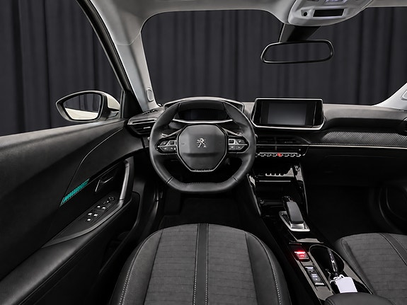 Peugeot e-2008 10 of 23