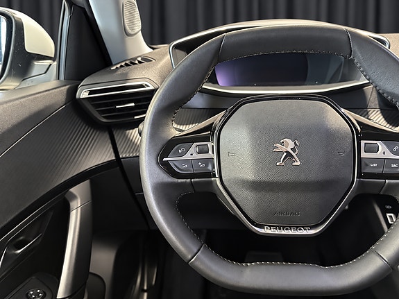 Peugeot e-2008 17 of 23
