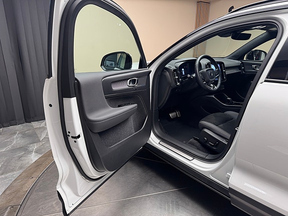Volvo XC40 9 of 30