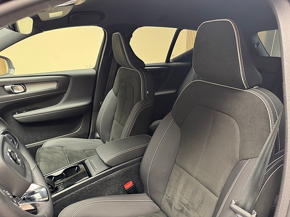 Volvo XC40 13 of 30