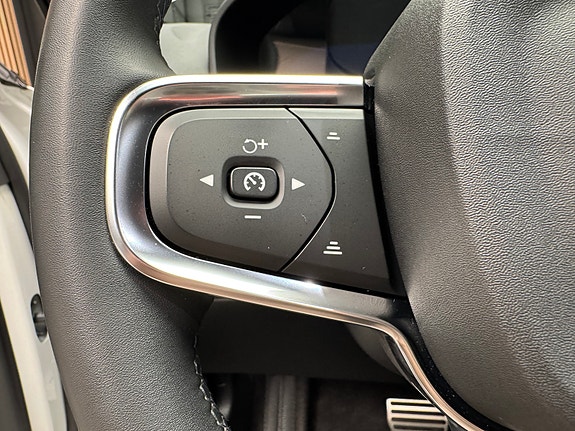 Volvo XC40 17 of 30