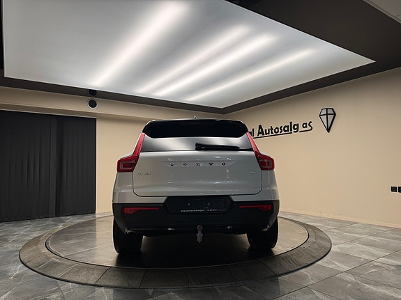 Volvo XC40 4 of 30