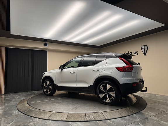 Volvo XC40 3 of 30