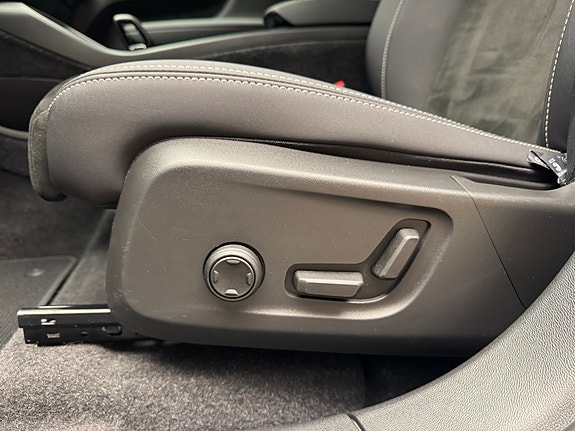 Volvo XC40 12 of 30