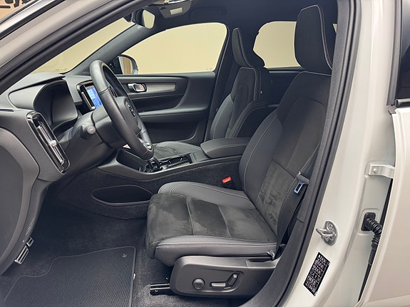 Volvo XC40 11 of 30